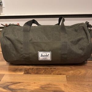 Herschel classic gym bag duffle 27L
